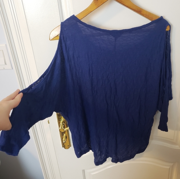 Guess top cold shoulder high low crinkle crushed texture size small - Picture 6 of 6